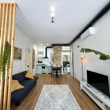 27, Centro, Cagliari, Sardinia *